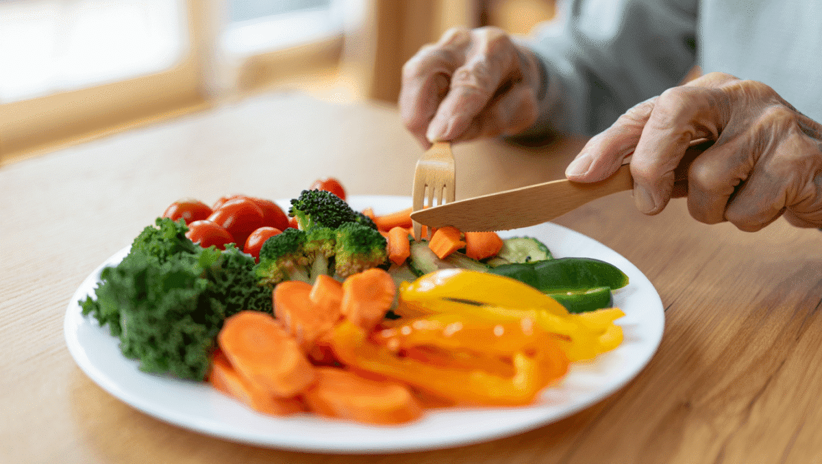 Alimentation anti-cancer : ce réflexe simple à adopter après 50 ans selon une experte !