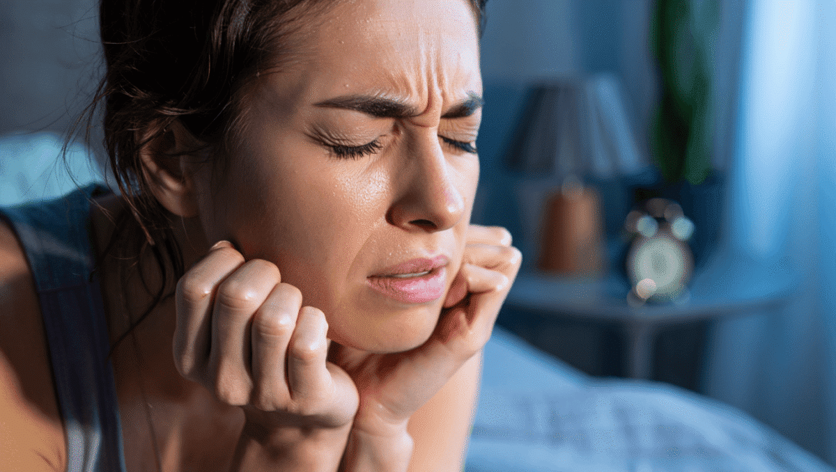 Si vous vous réveillez avec la mâchoire
douloureuse, voici ce que cela révèle sur votre santé