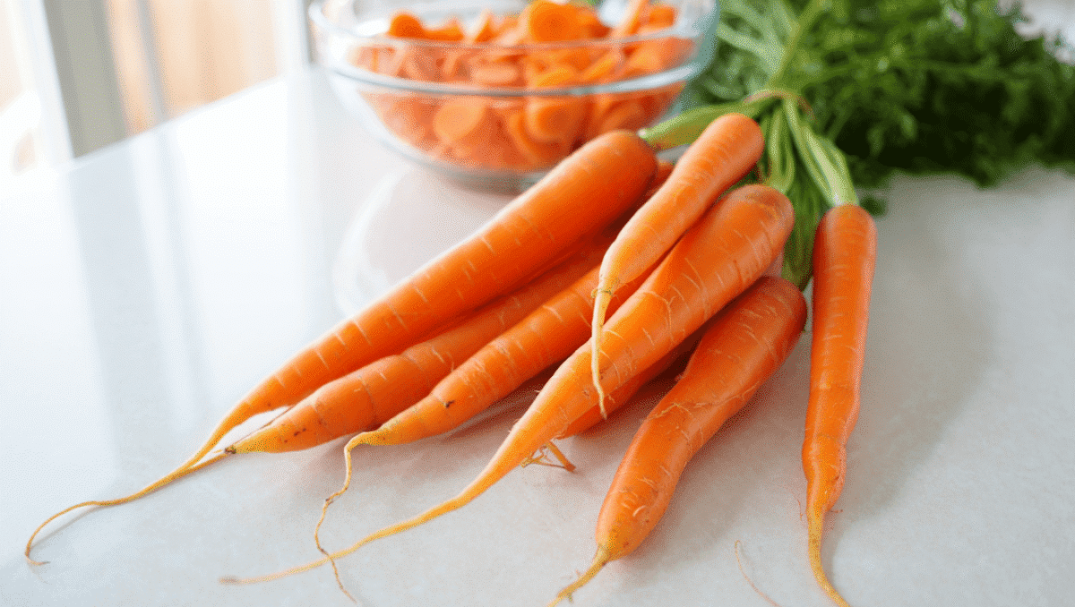 Non, les carottes ne rendent pas juste aimables, découvrez leurs 5 bienfaits sur la santé !