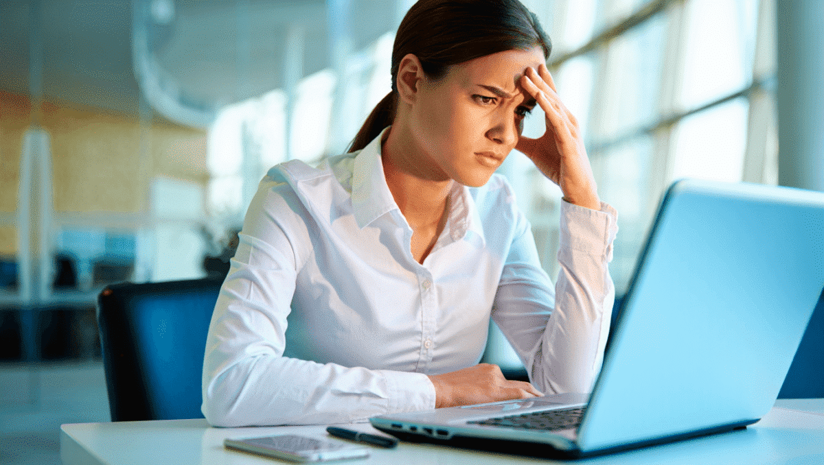 Stress, fatigue, écrans : les causes modernes des maux de tête