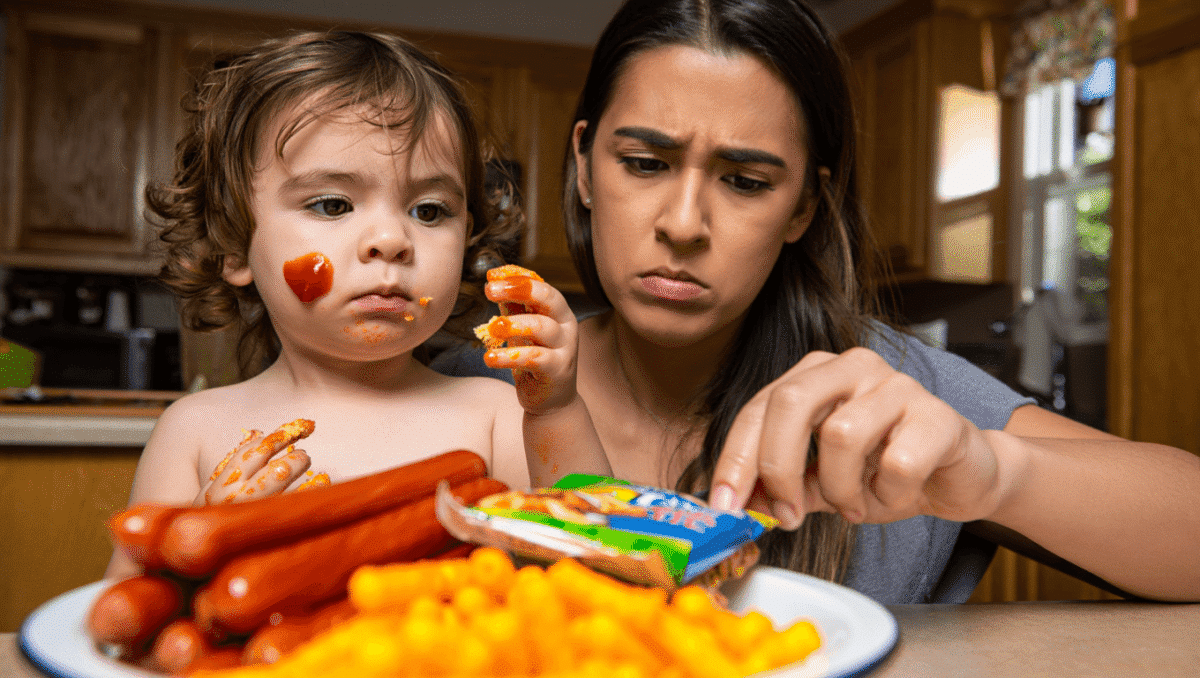 Aliments ultra-transformés : une nouvelle étude dévoile comment ils freinent le QI des enfants dès 2 ans !