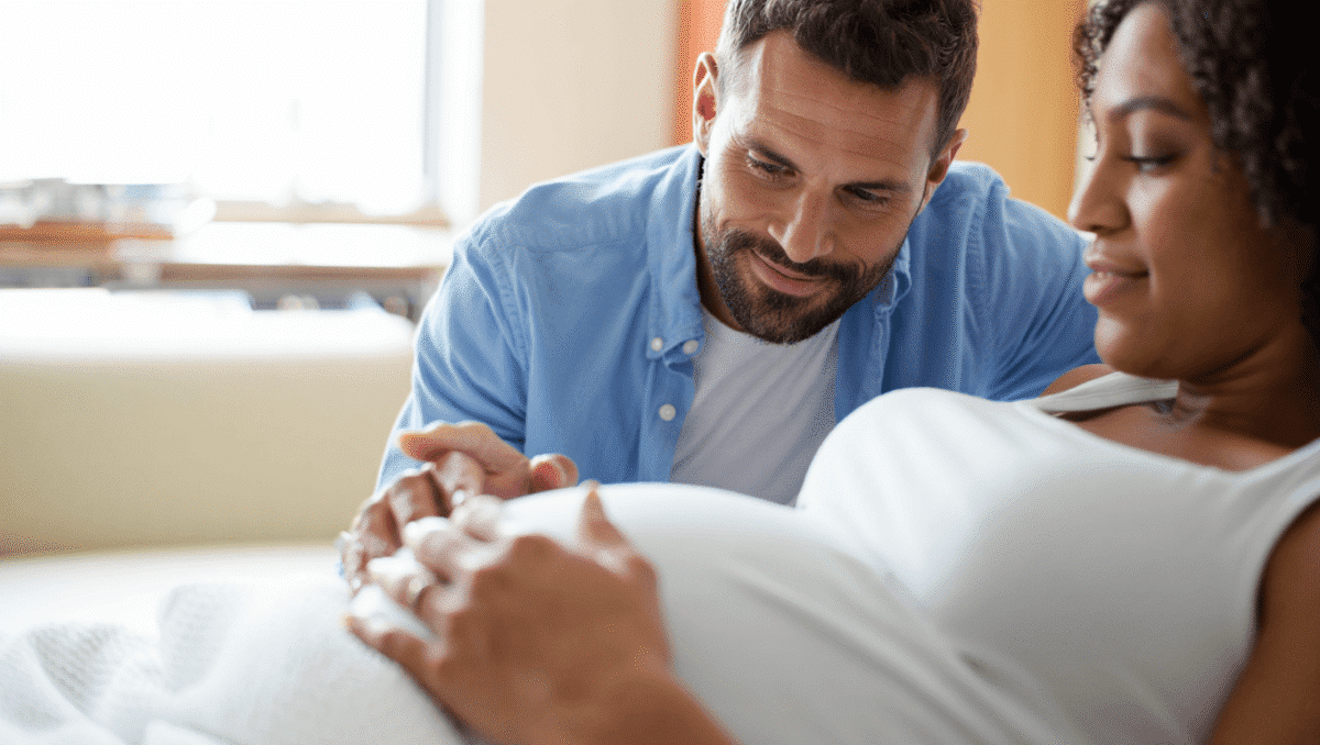 Fertilité et grossesse – 4 oct. 2023Couvade : tout savoir sur ce phénomène qui touche les futurs pèresNos médecins généralistes et gynécologues vous expliquent les symptômes de ce syndrome peu commun et comment il peut influencer la vie des futurs pères.En savoir plus
