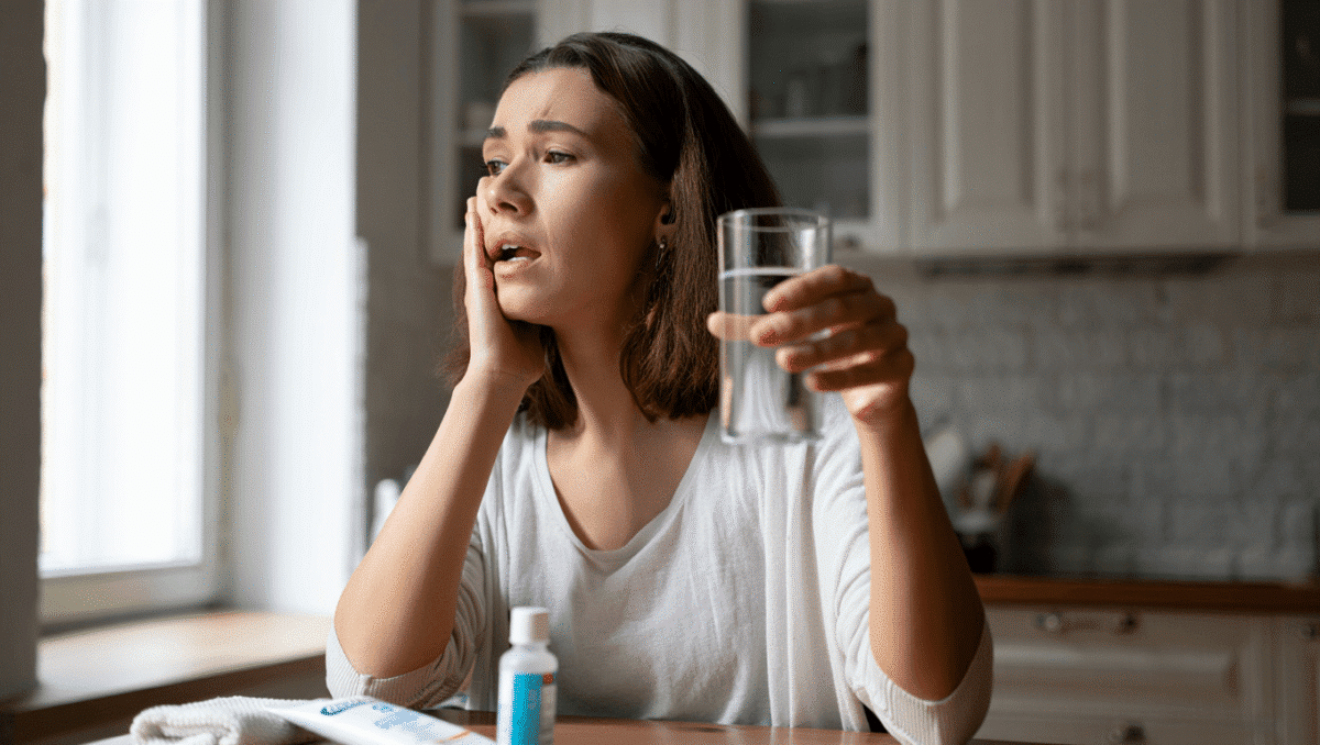 Médecine Générale – 3 févr. 2023Bouche sèche : que faire ?Vous avez la bouche sèche ? Nos médecins vous expliquent pourquoi vous pouvez souffrir de sécheresse buccale et comment y remédier.En savoir plus