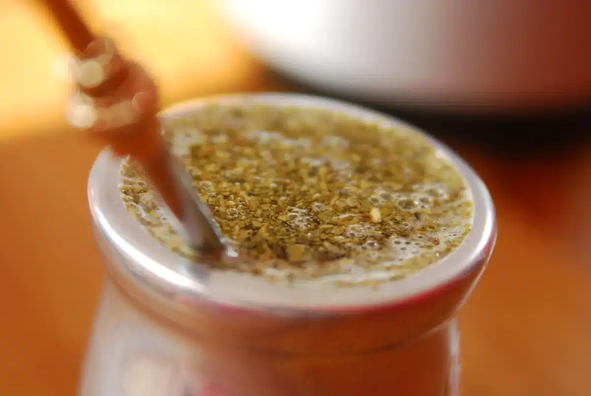 Feuilles de guarana, maté et thé vert, ingrédients naturels de caféine