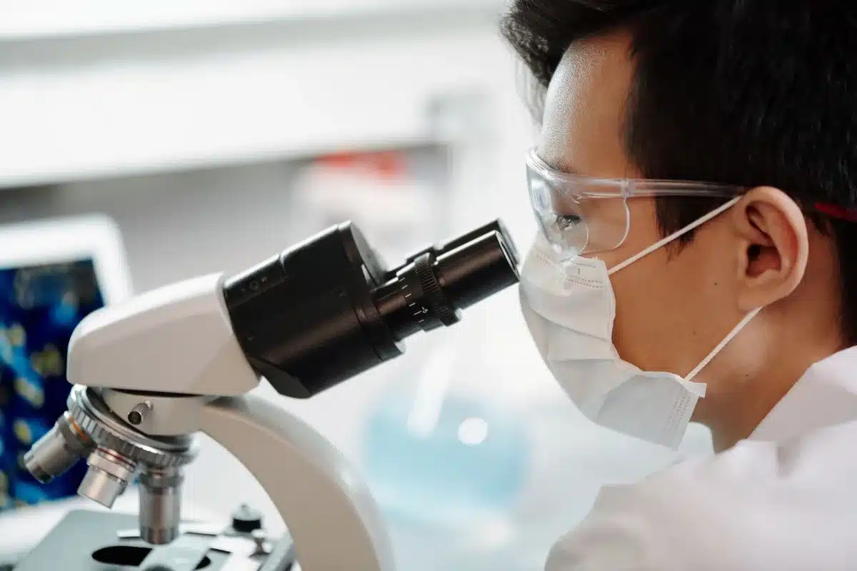 Repr&eacute;sentation scientifique de variants viraux et de leur &eacute;volution