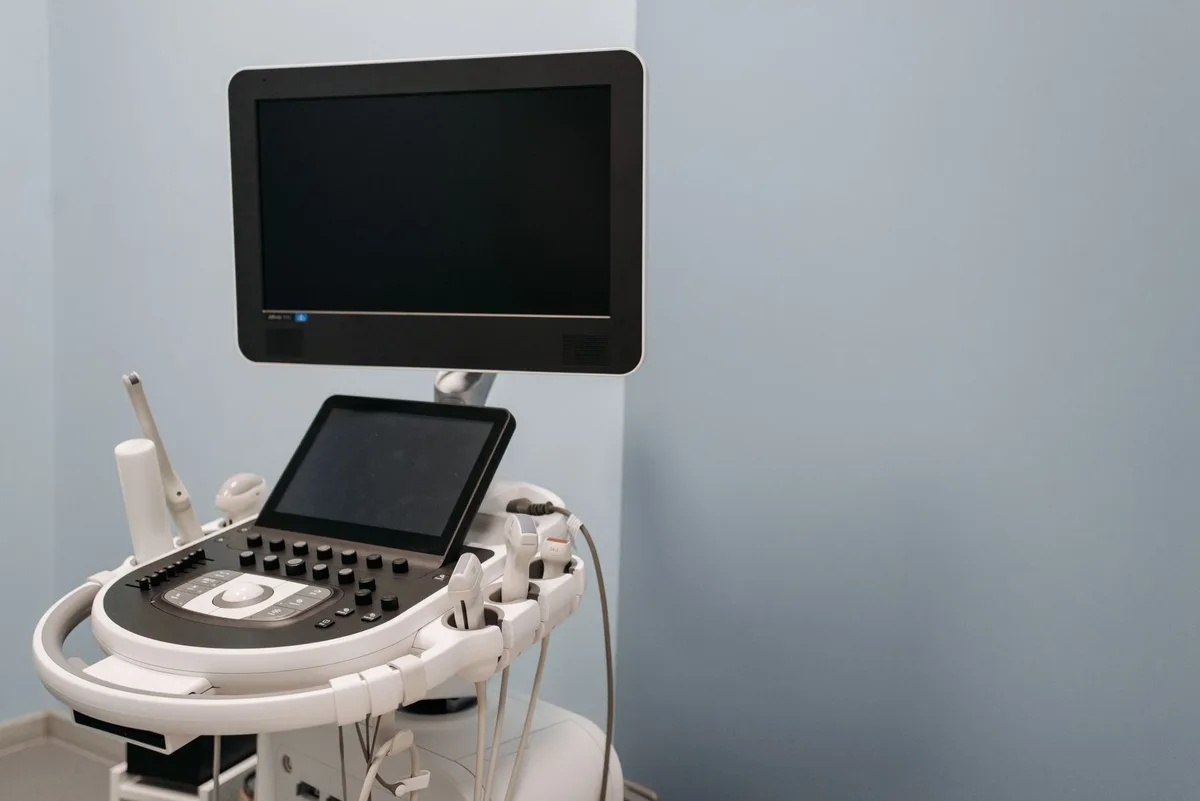 Échographie de monitoring pendant la stimulation ovarienne en clinique