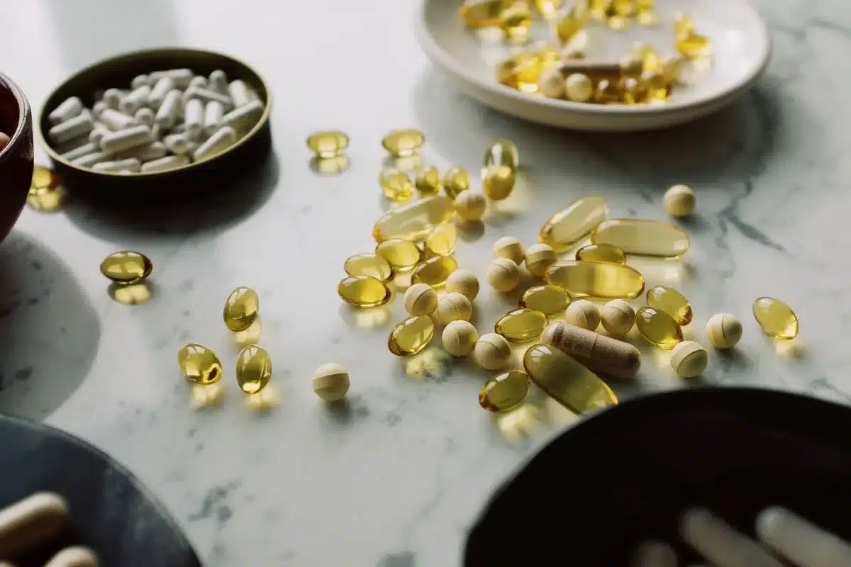 Repr&eacute;sentation sch&eacute;matique du m&eacute;tabolisme h&eacute;patique et de l'interaction entre plantes et m&eacute;dicaments