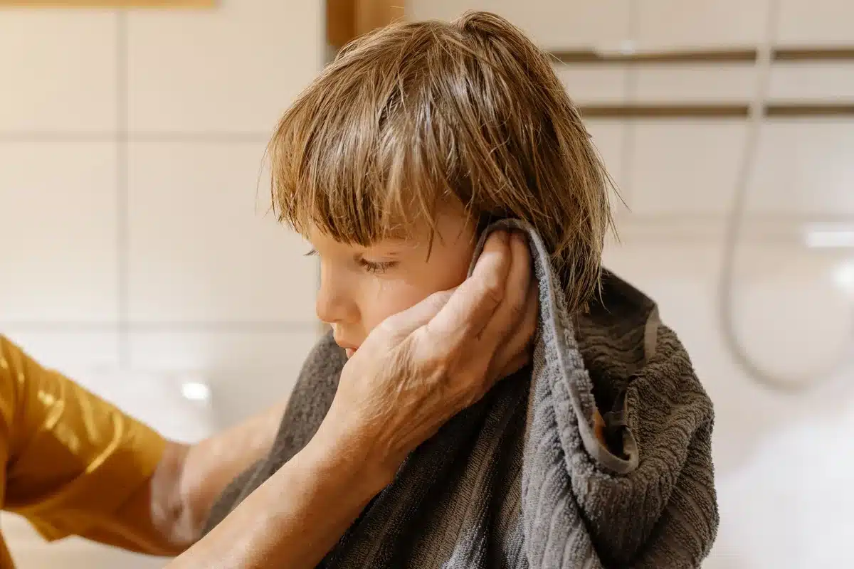 Routine d'hygi&egrave;ne douce et r&eacute;guli&egrave;re pour une meilleure sant&eacute; intime.