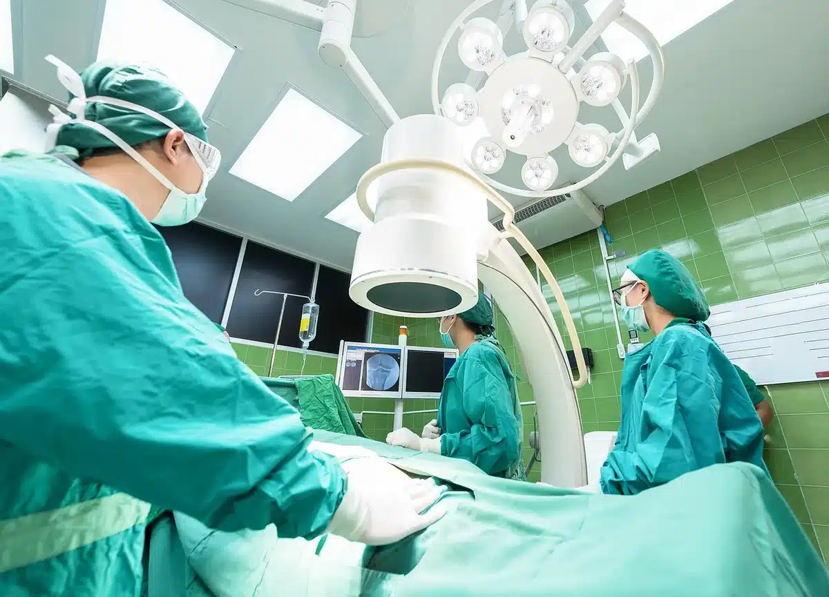 &Eacute;quipement de coloscopie et mat&eacute;riel d'endoscopie en salle d'examen m&eacute;dical