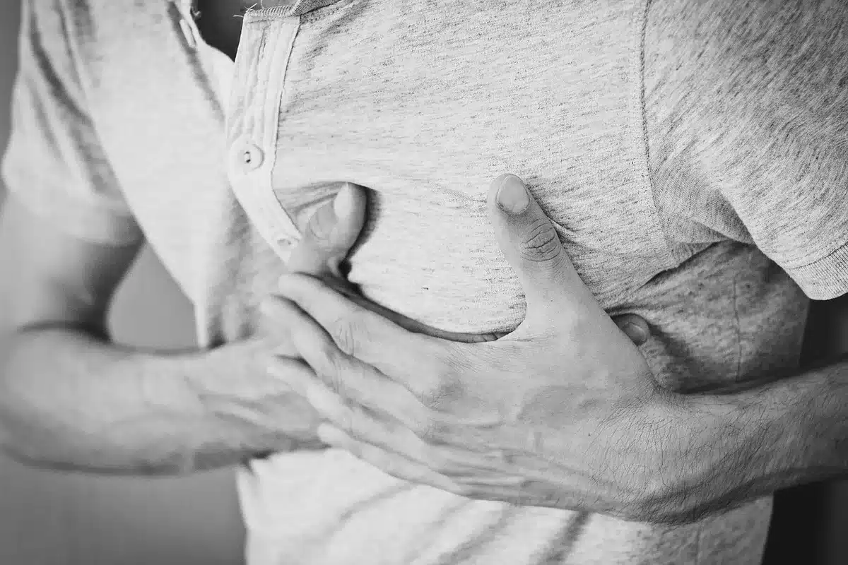 Schéma illustrant la protection du cœur par le HDL et la santé des artères